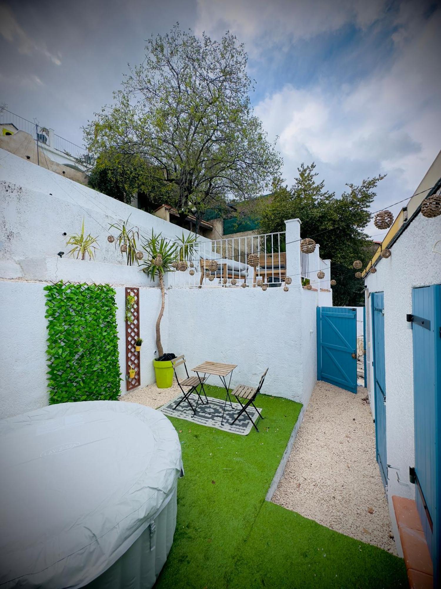 Petite Maison Avec Terrasse ラ・ペンネ・シュル・オヴァーニュ エクステリア 写真