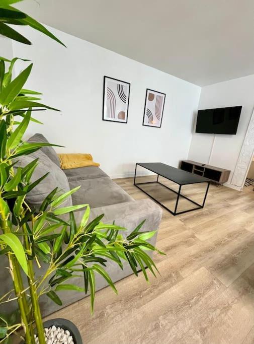Petite Maison Avec Terrasse ラ・ペンネ・シュル・オヴァーニュ エクステリア 写真